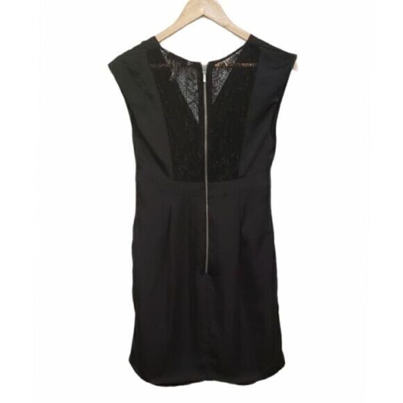 BCBG Generation Black V Neck Lace Shift Dress - Picture 4 of 8